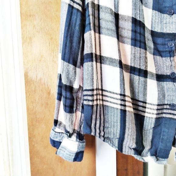 Romeo + Juliet Couture Plaid Button Down Shirt - Picture 4 of 8